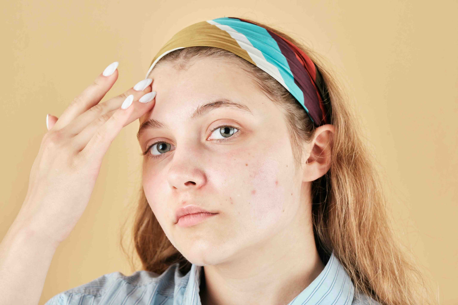 Welke wimperserum is veilig - Vrouw zonder make up 