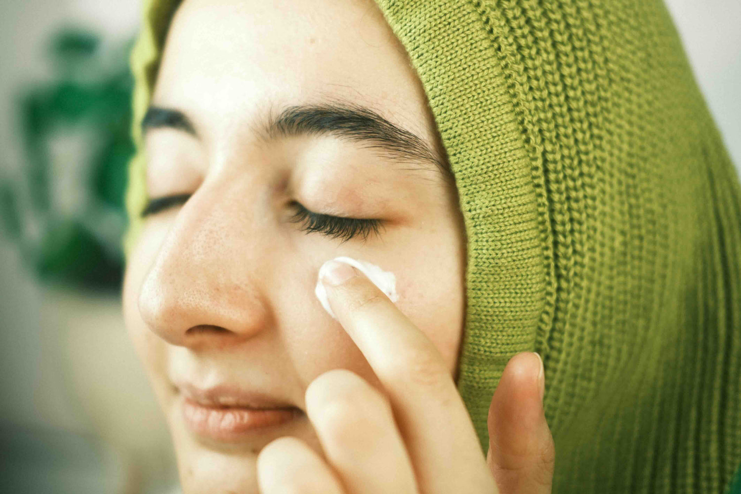 Wimperserum op waterbasis - gesloten ogen lange wimpers 